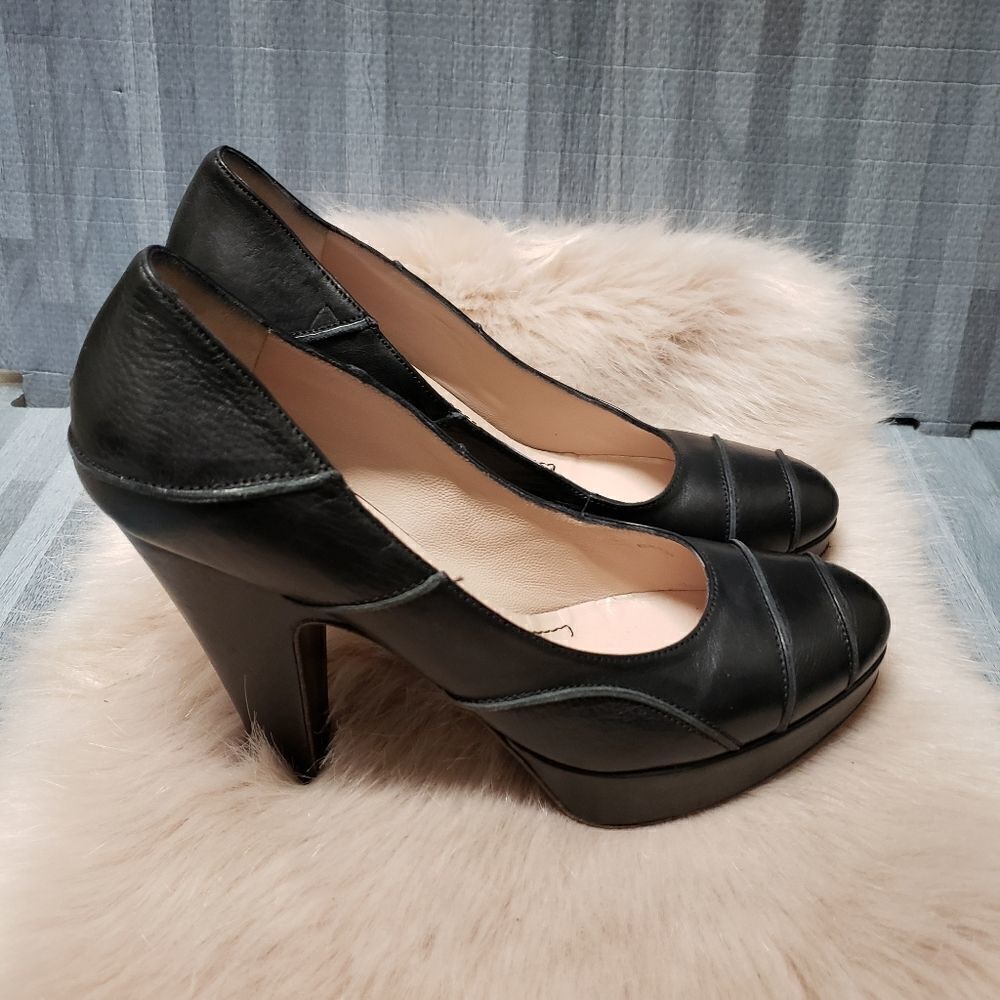 L'autre Chose Black Leather heel shoe